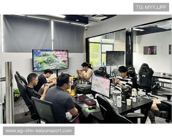 电竞选手的训练日常：高强度训练与心理调节，电竞选手的训练内容